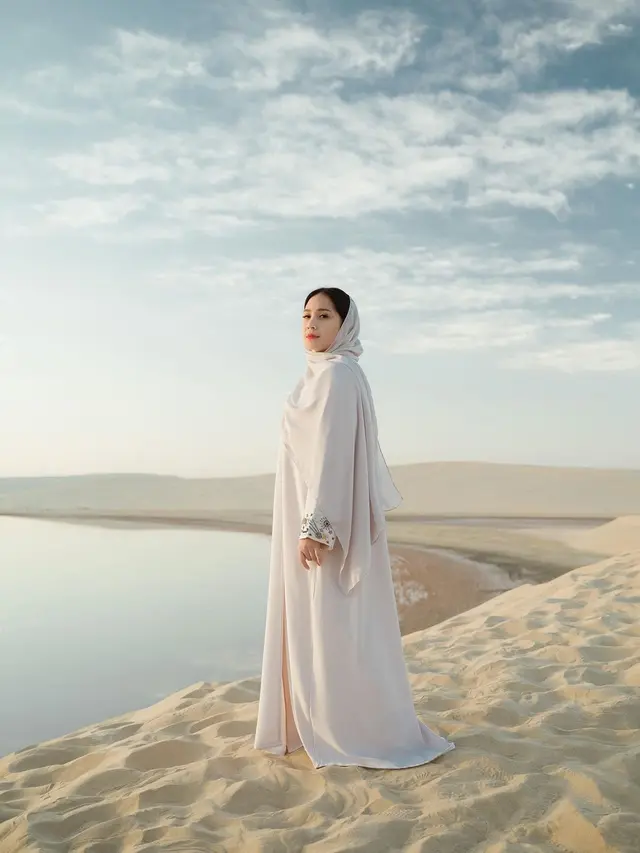 Artis liburan di padang pasir Dubai