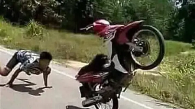 Kumpulan Potret Pemotor Terjungkal yang Berhasil Tertangkap Kamera