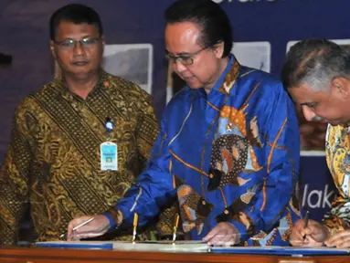 Citizen6, Jakarta: MKP Sharif C Sutardjo dan Dirut BRI menanda tanganni naskah kerjasama KKP dan BRI. (Pengirim: Efrimal Bahri)