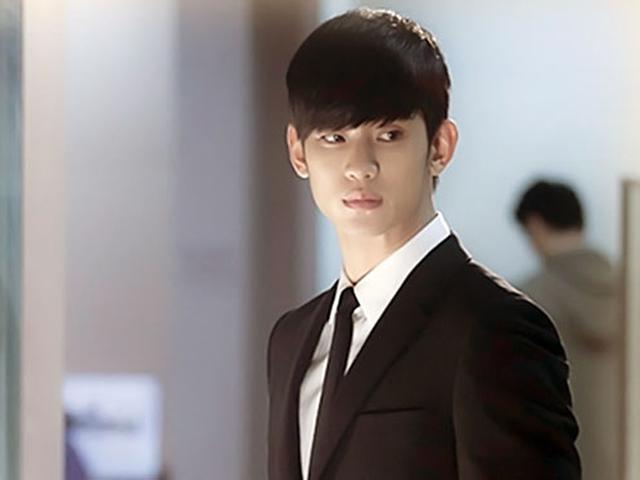 Kim Soo Hyun Rajai Tangga Lagu Di Negeri Ginseng Showbiz Liputan6 Com