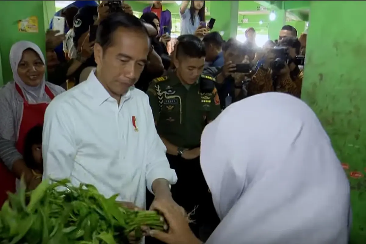 Jokowi di Pasar Pagi Pangkal Pinang