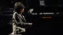 Joey Alexander tetap berhasil mencuri hati penggemarnya meski kalah di ajang Grammy Awards 2016. Pencapaiannya masuk nominasi sudah menjadi prestasi luar biasa terlebih di usianya yang masih sangat muda. (AFP/Bintang.com)