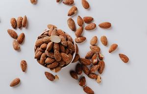 Ilustrasi Almond Credit: pexels.com/Karolina