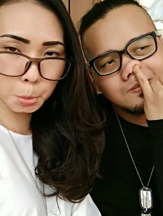 Ditengah suasana berselimut duka, Nicky yang ditemui usai prosesi pemakaman Dika di TPU Sunan Giri, Rawamangun, Jakarta Timur, Selasa (10/4/2018), menceritakan soal sosok sang kekasih selama hidupnya. (Instagram/dikabassman)