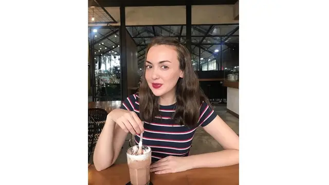 7 Pesona Rianti Cartwright, Tetap Awet Muda di Usia 36 Tahun