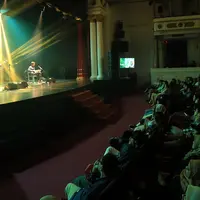 Konser Liztomania Vol 3, Payung Teduh (Deki Prayoga/Bintang.com)