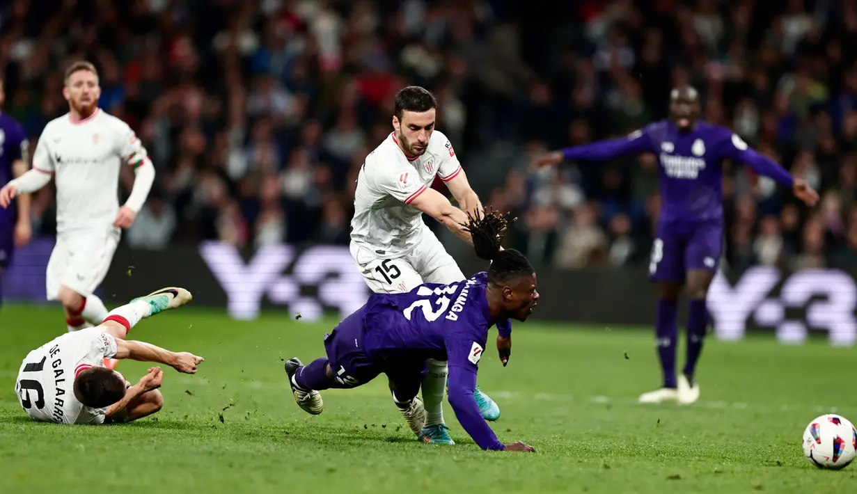 Real Madrid memaksa Athletic Bilbao bermain bertahan. (AP Photo/M. Gracia Jimenez)