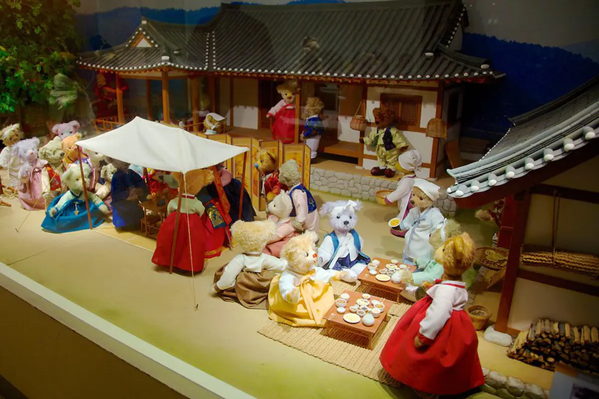 Berkunjung ke Teddy Bear Museum, Rumahnya Para Boneka Beruang