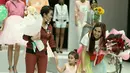 Hal ini terlihat dalam aksi menggemaskan Bilqis saat berlenggang di panggung Indonesia Fashion Week beberapa hari lalu bersama Ayu. Sebagai ibu, Ayu pun menyadari sifat feminim yang melekat dalam diri anaknya. (Galih W. Satria/Bintang.com)