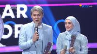 Lesti Kejora & Rizky Billar dalam acara Infotainment Awards 2023. (Liputan6.com/Vidio/Nadia Nurhaliza)