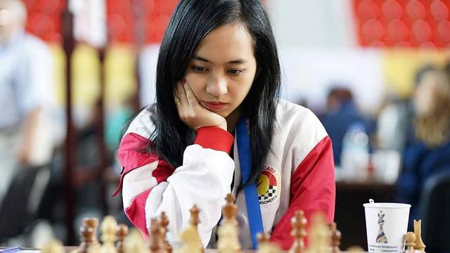 6 Potret Chelsie Monica, Komentator Spesial Dewa Kipas Vs GM Irene