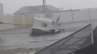Kondisi Bandara Princess Juliana di Karibia yang porak-poranda akibat terjangan Badai Irma. (Twitter/bondtehond)