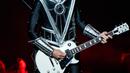 Penampilan gitaris band heavy metal KISS, Tommy Thayer dalam tur dunia bertajuk 'End of the Road' di Riverbend Music Center, Cincinnati, Ohio, Amerika Serikat, Kamis (29/8/2019). KISS menggebrak panggung Riverbend Music Center dalam tur perpisahan band tersebut. (Photo by Amy Harris/Invision/AP)