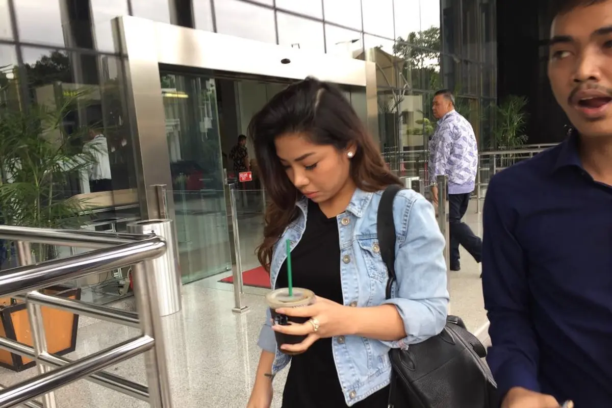 Putri Setya Novanto, Dwina Michaella penuhi panggilan KPK