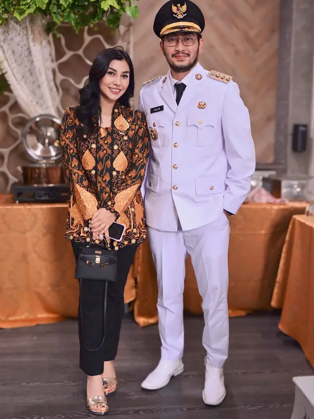 Nisya Ahmad Terharu Lihat Jeje Govinda Resmi Menjabat Jadi Bupati (credit: instagram/nissyaa)