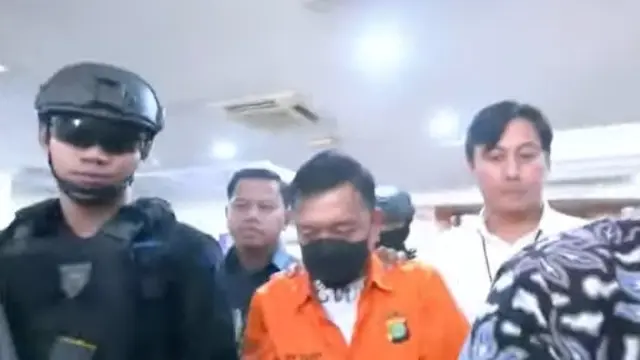 Don Ritto diserahkan kepolisian ke Kejagung. (Liputan6.com/Winda Nelfira).