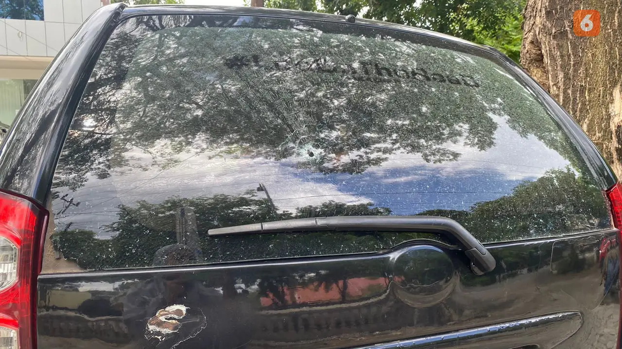 Mobil Ketua Relawan Garda Prabowo-Gibran diduga ditembak OTK (Liputan6.com/Istimewa)