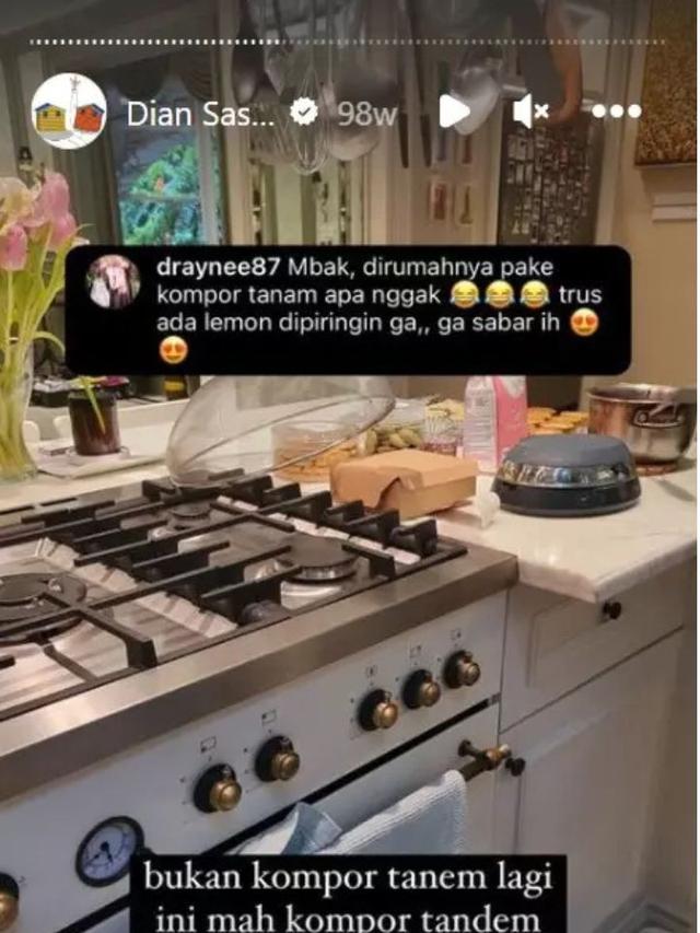 Perabotan Mewah dengan Kompor Tanam dan Oven Built-in