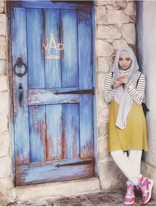 "Nggak berani, nggak tega. Dulu sih SMA pernah ngelihat langsung (penyembelihan) dan itu kebayangnya sampai sekarang, nggak tega ngelihat semuanya pas di ininya (disembelih), nggak tega gitu. Jadi mendingan jangan lihat lah," ujar Rina. (rinanose16)