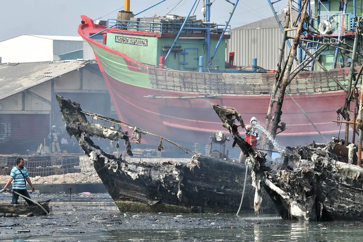 Kondisi Kapal-Kapal di Muara Baru Usai Dilalap Api