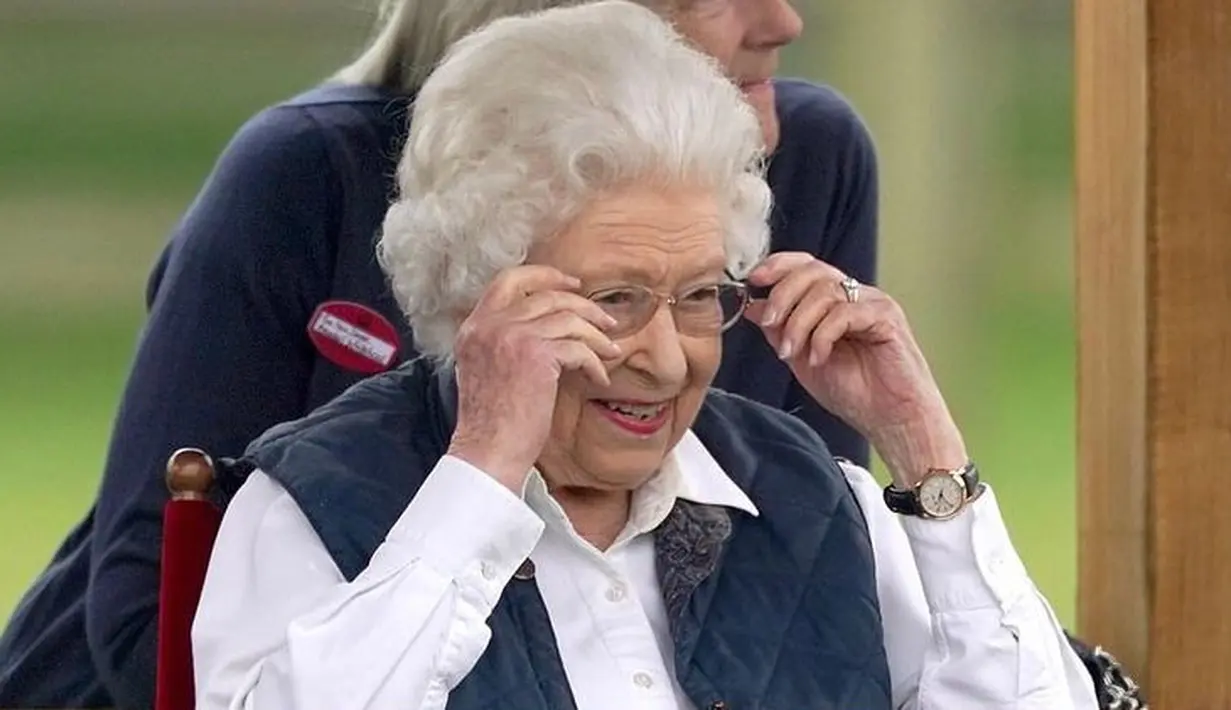 Potret sang Ratu yang begitu sumringah pun menarik perhatian publik, yang terpana dan ikut bahagia melihat tawanya. (Foto: Instagram/william_catherine82)