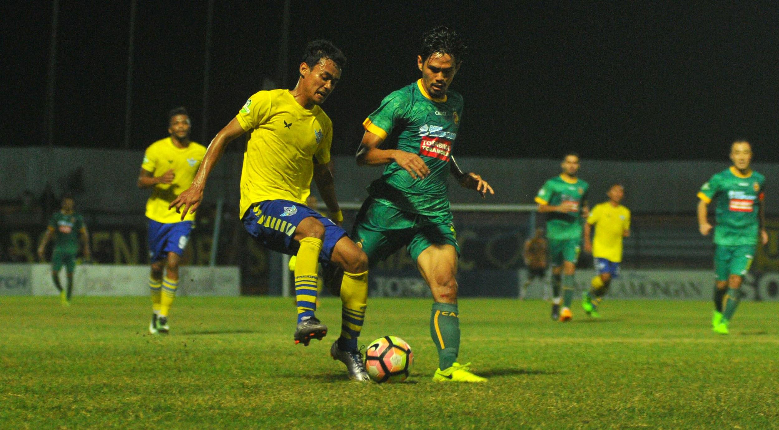 Sriwijaya FC masih di zona papan bawah menjelang akhir putaran pertama Liga 1. (Bola.com/Fahrizal Arnas)