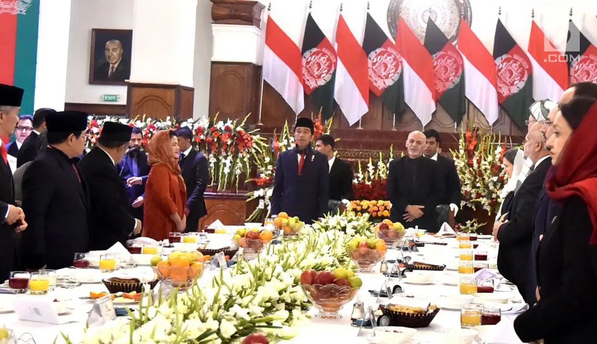 Presiden Jokowi dan Presiden Afganistan Ashraf Ghani pada jamuan santap siang kenegaraan di Istana Presiden Arg, Senin (29/1). Kunjungan presiden Indonesia ini menjadi yang pertama setelah hampir enam dekade berlalu. (Liputan6.com/Pool/Biro Pers Setpres)