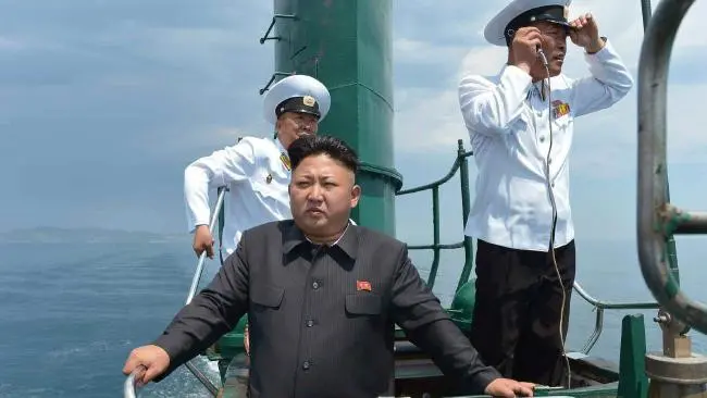 Kim Jong-un di atas kapal selam Korea Utara (AP)