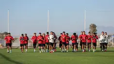 Sejumlah pemain Timnas Indonesia melakukan pemanasan dengan berlari kecil dalam sesi latihan sore hari di Turki, Kamis (28/12/2023). Jordi Amat yang sebelumnya tengah melakukan perawatan pemulihan cedera kini telah hadir dan ikut latihan bersama. (Dok. PSSI)