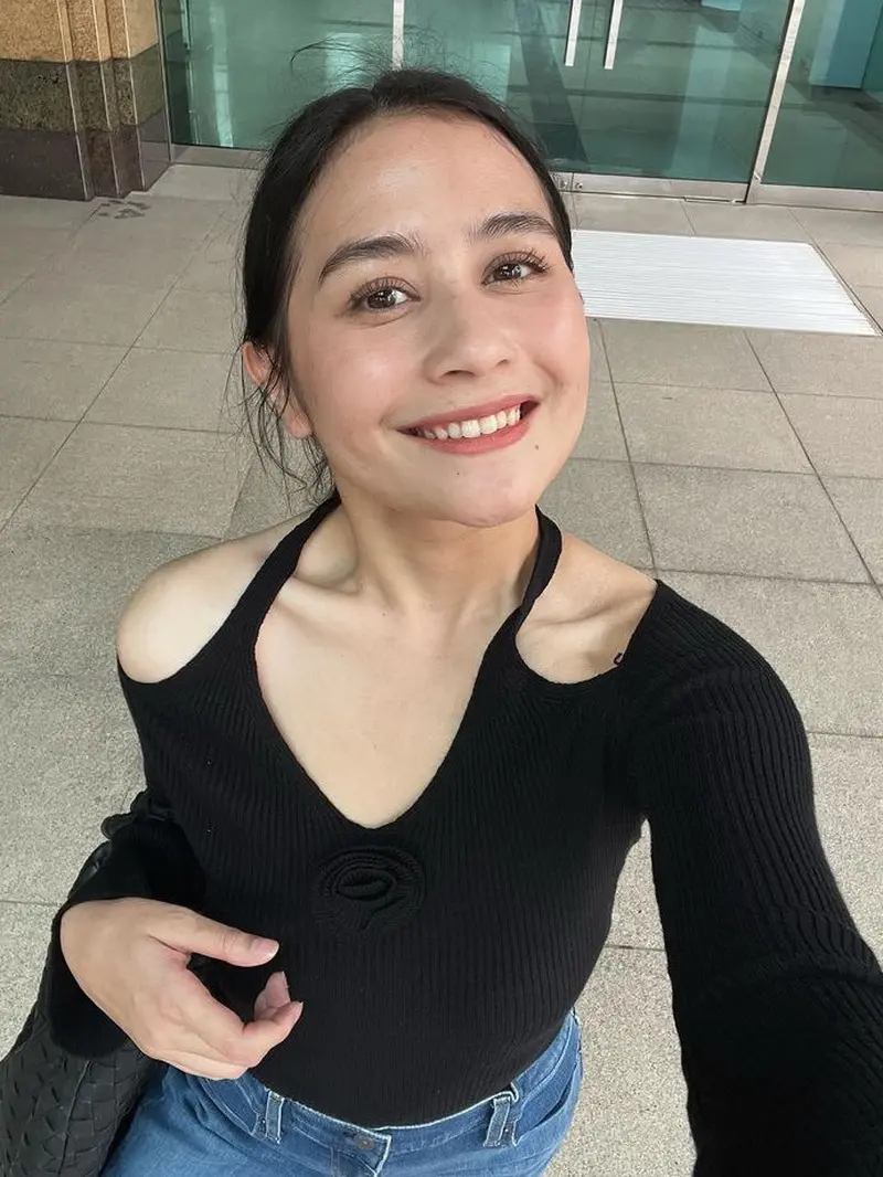 Tampilan Terbaru Prilly Latuconsina Semakin Langsing