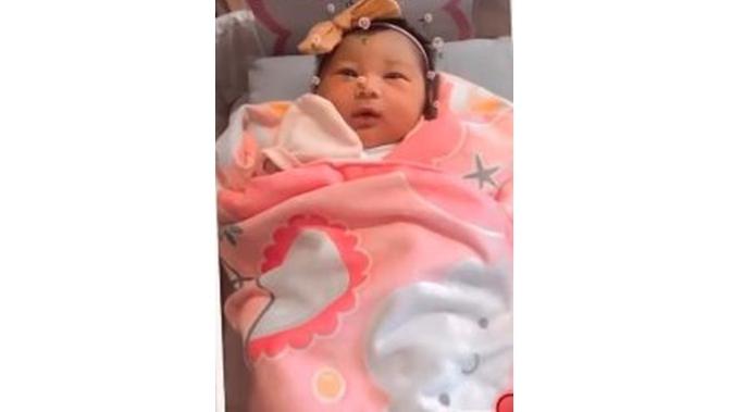 6 Potret Baby Rumi, Buah Hati Dian Pelangi yang Baru Lahir (sumber: Instagram.com/dianpelangi)