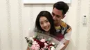 Saat hari Valentine, Natasha mendapatkan boquet bunga dari Verrell Bramasta. (Foto: instagram.com/bramastavrl)