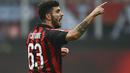 Patrick Cutrone mencatatkan namanya di papan skor usai mencetak gol pada menit ke-55 ke gawang Parma dalam laga lanjutan giornata ke-14 Serie A yang berlangsung di stadion San Siro, Milan, Minggu (2/12). AC Milan menang 2-1. (AFP/Miguel Medina)