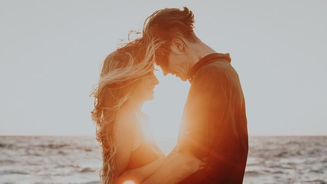 12 Kata Kata Romantis Buat Pacar Yang Jauh Bikin Kamu Tetap Kuat Ldr An Lifestyle Liputan6 Com
