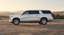 Chevrolet Suburban memiliki tampilan samping yang serupa dengan GMC yukon. Mobil ini memiliki desain keren dengan salah satu pilar belakang yang terlihat tidak menyentuh atap sehingga membuat konsep mengambang. Mobil ini berjalan diatas roda besar berukuran 22 inci. (Source: chevrolet.com)