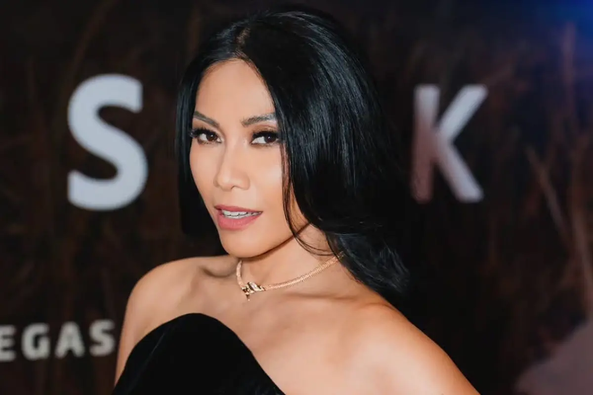 Anggun C Sasmi saat Premier Film Para Perasuk. [@armanfebryan]