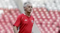 Pelatih Persija Jakarta, Ivan Kolev, saat sesi latihan jelang laga Piala AFC di SUGBK, Jakarta, Senin (22/4). Persija akan berhadapan dengan Ceres-Negros. (Bola.com/M Iqbal Ichsan)