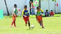Suasana pertandingan MILO Football Championship 2017 di Lapangan Hasanuddin, Makassar, Sabtu (8/4/2017). (Bola.com/Istimewa)