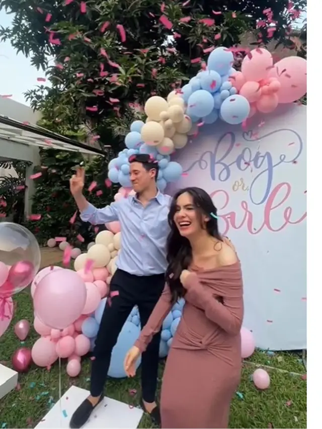 6 Potret Nino Fernandez Gelar Gender Reveal Steffi Zamora, Ungkap Jenis Kelamin Anak