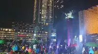 Meski Hujan, Warga Padati Car Free Night Sambut Tahun Baru di Bundaran HI