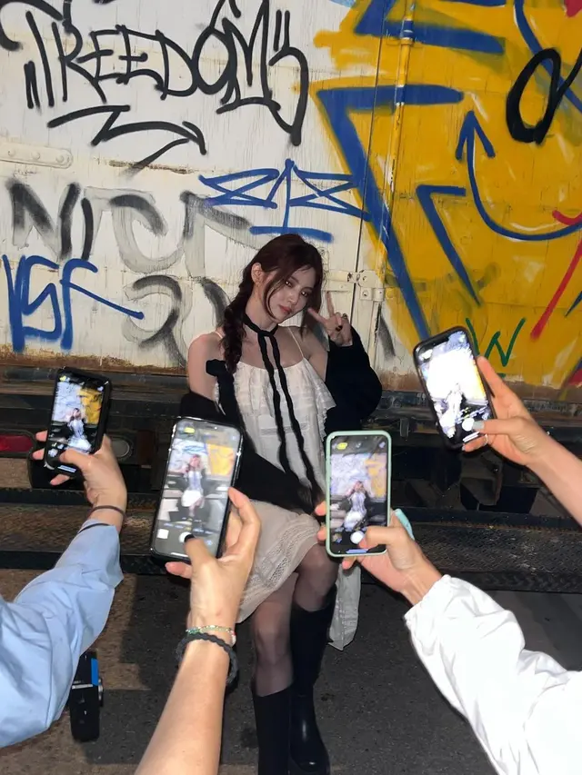 Sederet Gaya Slay Han So Hee yang Tuai Pujian di Video Klip Seven Milik Jungkook BTS