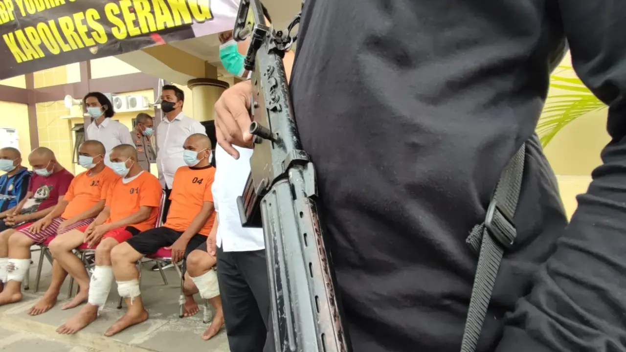 Para Pelaku Perampokan Warung Sembako Yang Di Tembak Polisi. (Selasa, 07/06/2022). (Liputan6.com/Yandhi Deslatama).
