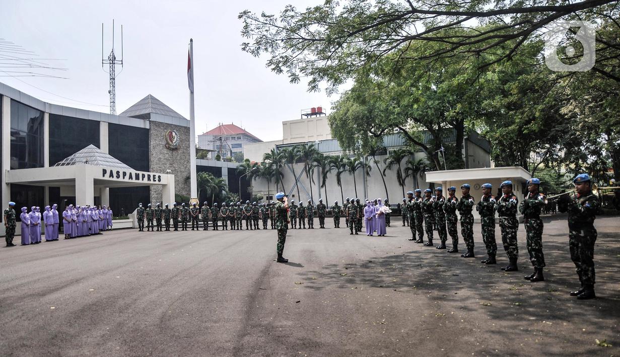 Mayjen Tri Budi Utomo disambut pasukan saat upacara pelepasan sebagai Danpaspampres di Mako Paspampres, Jakarta Pusat, Senin (18/7/2022). Marsma TNI Wahyu Hidayat Sudjatmiko resmi menjabat sebagai Danpaspampres menggantikan Mayjen Tri Budi Utomo. (merdeka.com/Iqbal S. Nugroho)