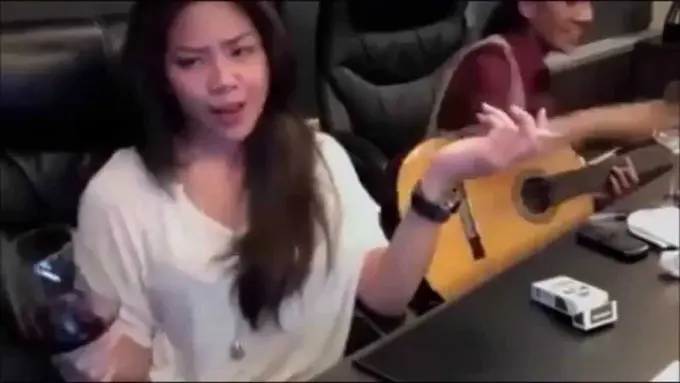 [Bintang] Gaya Hidup Anak Setya Novanto, Minum Wine Sembari Bernyanyi