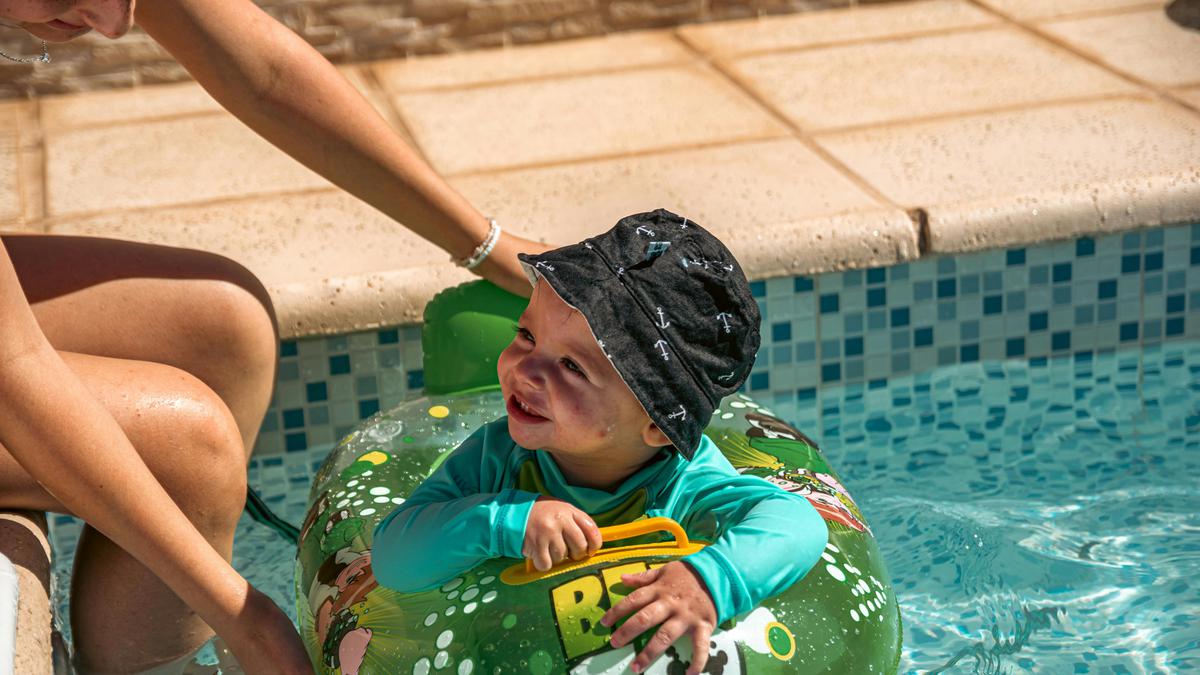 6 Manfaat Berenang untuk Perkembangan Fisik dan Motorik Bayi