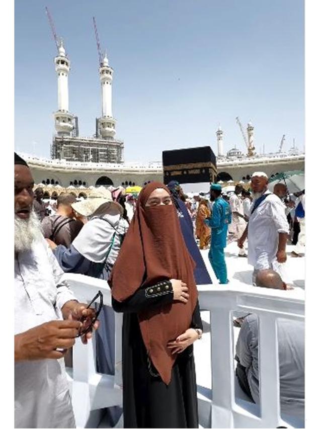 6 Potret Kakak Ria Ricis Umumkan Kehamilan Kedua, Baby Bump Mulai Terlihat