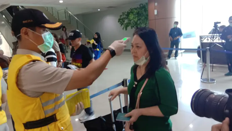 Pemeriksaan penumpang di Bandara Supadio Pontianak