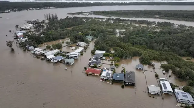 Banjir merendam rumah-rumah di Port Macquarie, sebelah utara Sydney, Australia, pada 22 Mei 2025. (AAP via AP)
