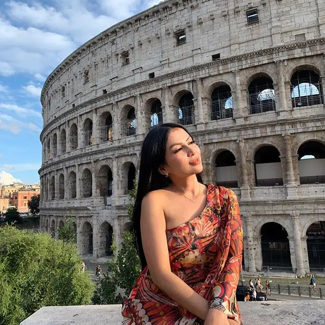 Potret Liburan Five Vi Rachmawati di Roma, Italia