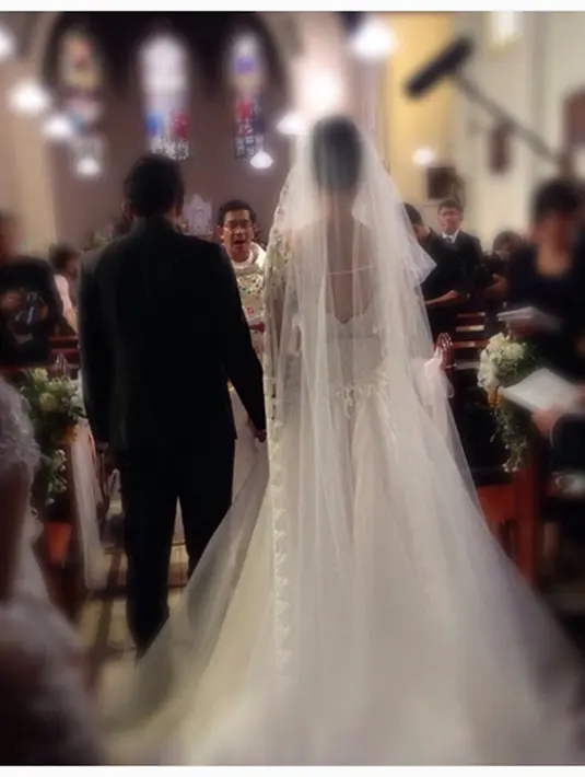 Gracia Indri dan musisi David Noah resmi menikah pada 28 Desember 2014 di sebuah gereja di Bandung. Malam harinya menggelar resepsi di Club Deruzzi, Dago Pakar, Bandung, Jawa Barat. (Instagram/graciaz14)